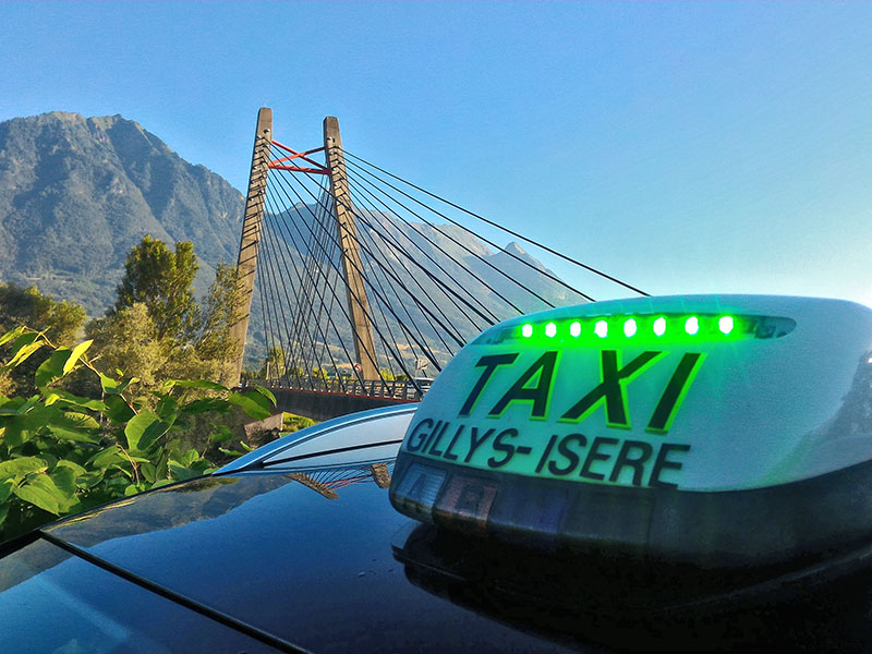 Taxi devant le pont de gilly sur isere